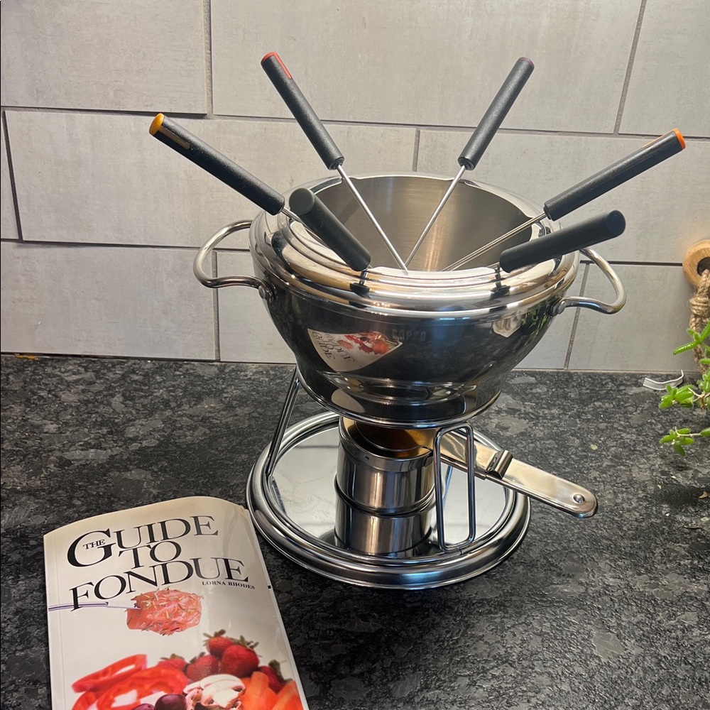 Copco Stainless Steel Fondue Set with 6 Black Handled forks. Looks almost new